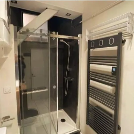 Apartment On Rue Morvan Paris